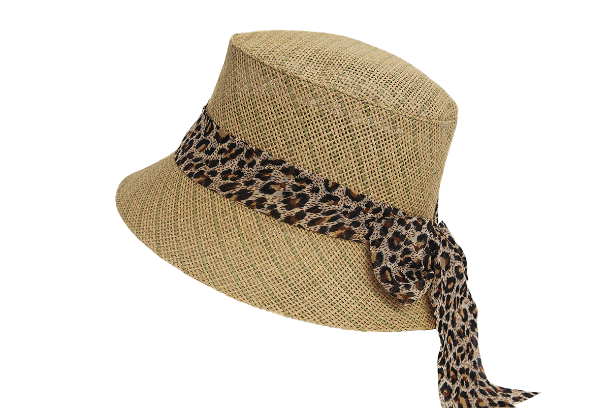 Sombrero capelina de yute con cinta de animal print.