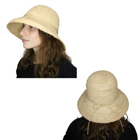 Sombrero capelina de adulto en raffia natural.