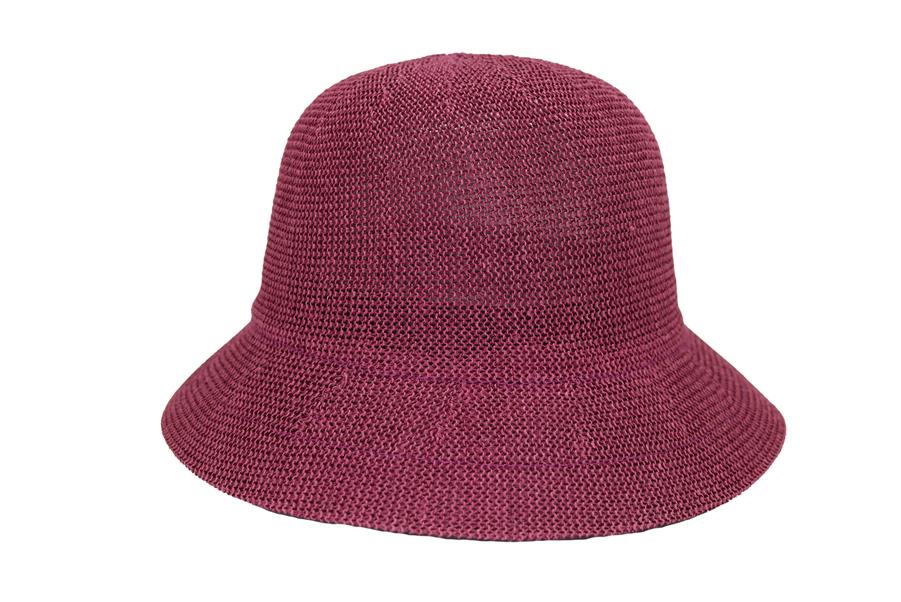 Sombrero capelina de adulto en hilo con ala corta.