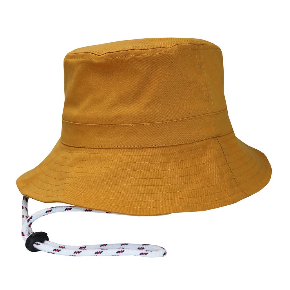 Bucket hat con cordón en gabardina mostaza.