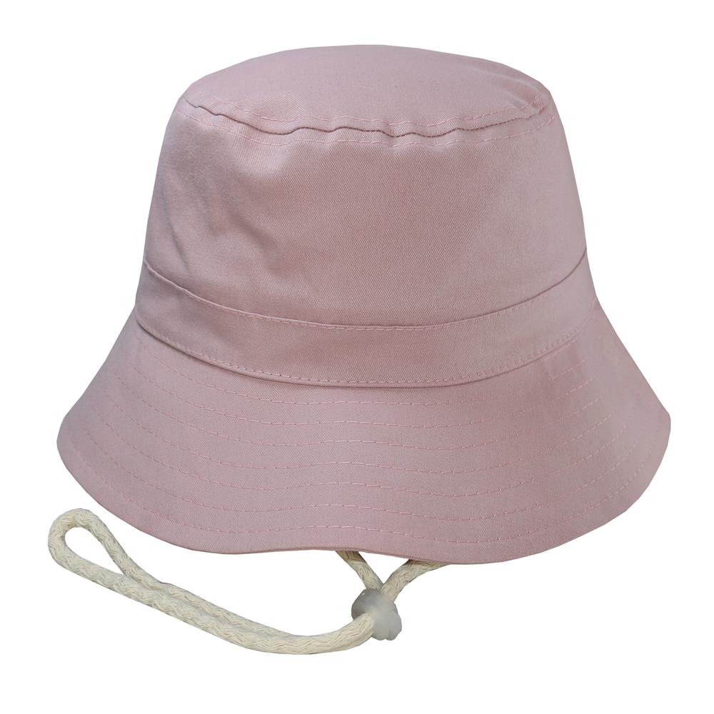 Bucket hat con cordón en gabardina rosa.
