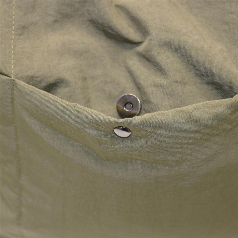 Tote bag puffer con boton verde